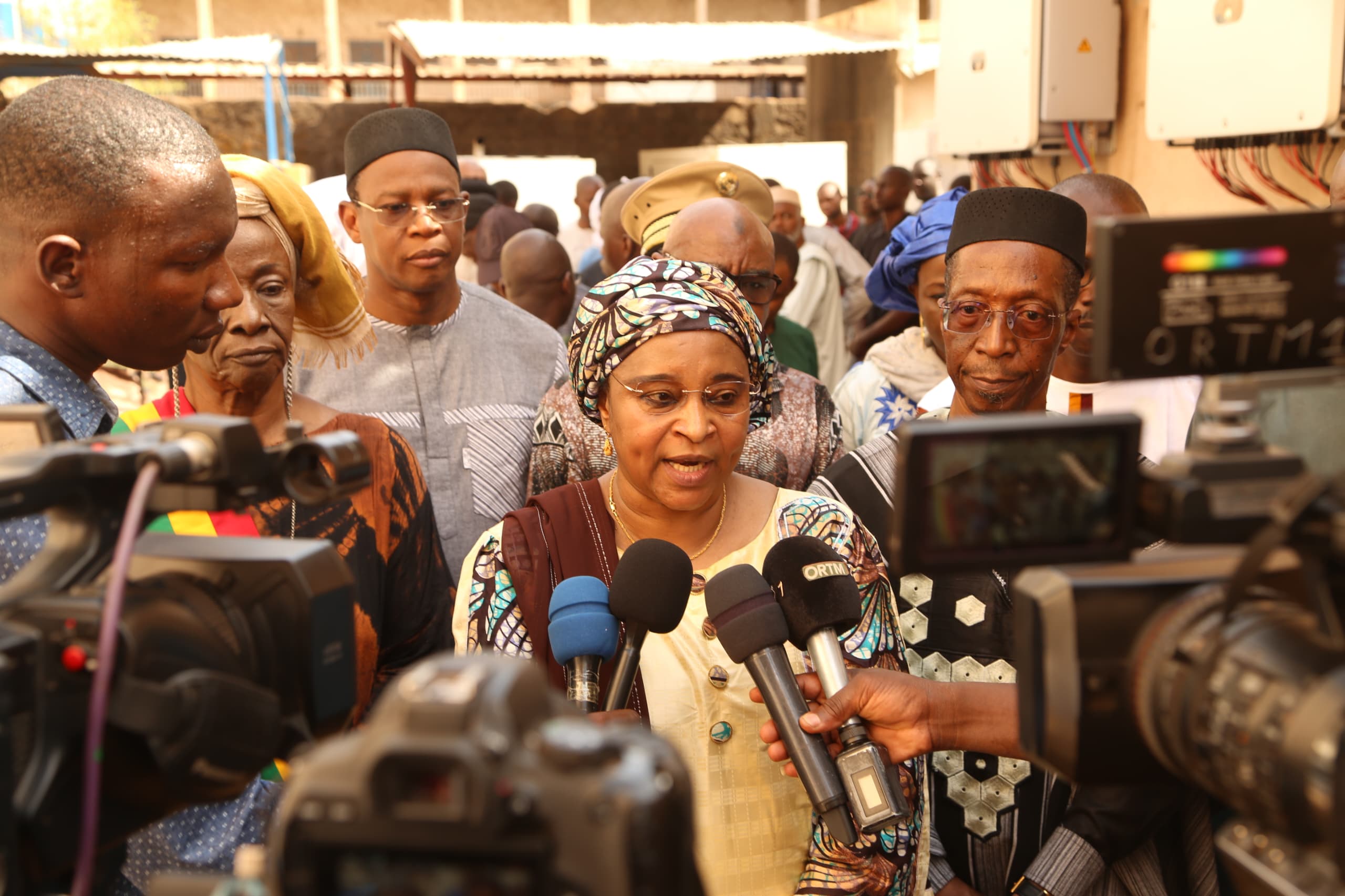 Le Centre de Santé de Référence de la Commune III et le Centre National de Transfusion Sanguine dotés d’installations solaires : Les œuvres sociales du Président de la transition s’intensifient au profit des structures de Santé.